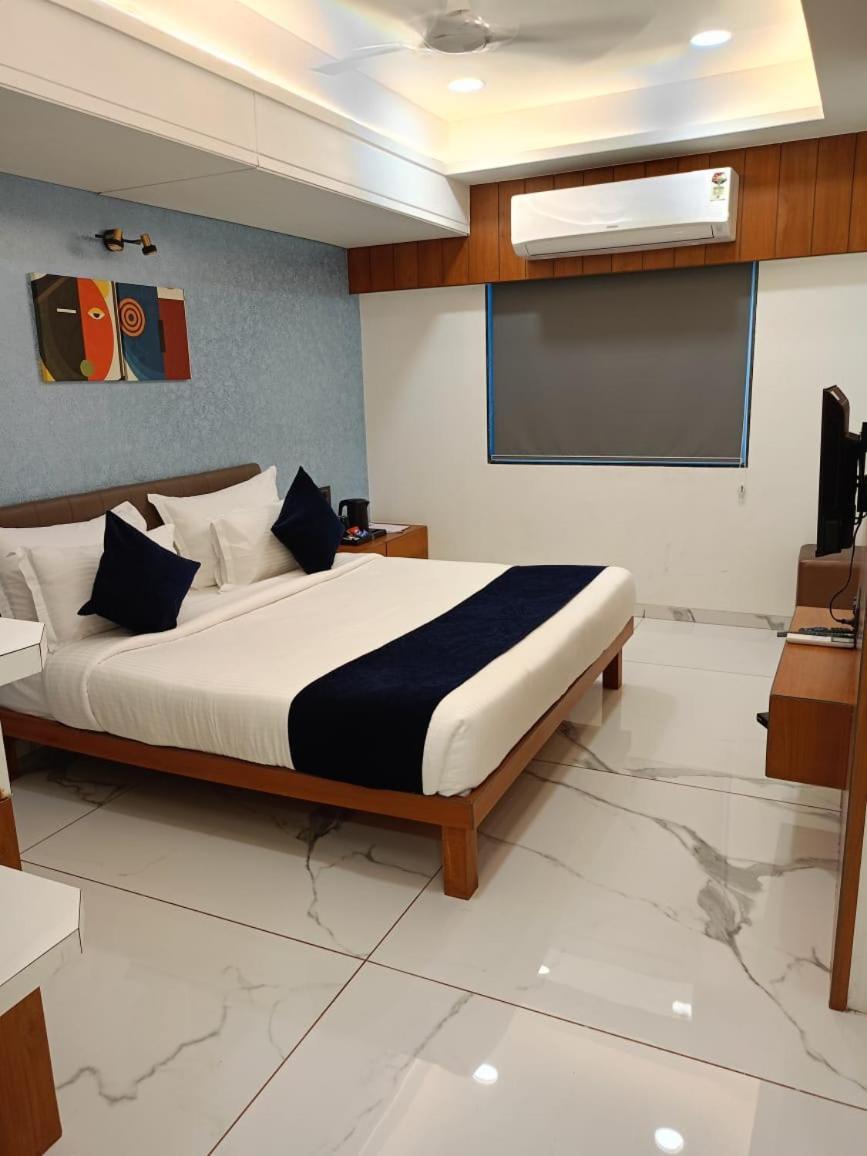 The Scenic Unity Hotel Garudeshwar Ngoại thất bức ảnh